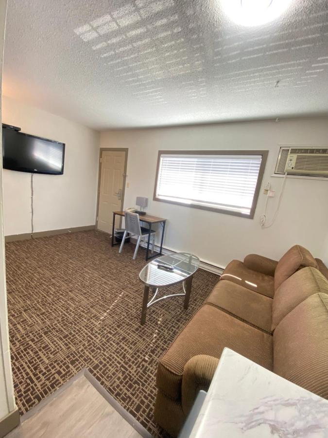 Motel Super 8 By Wyndham Pentiction Zewnętrze zdjęcie