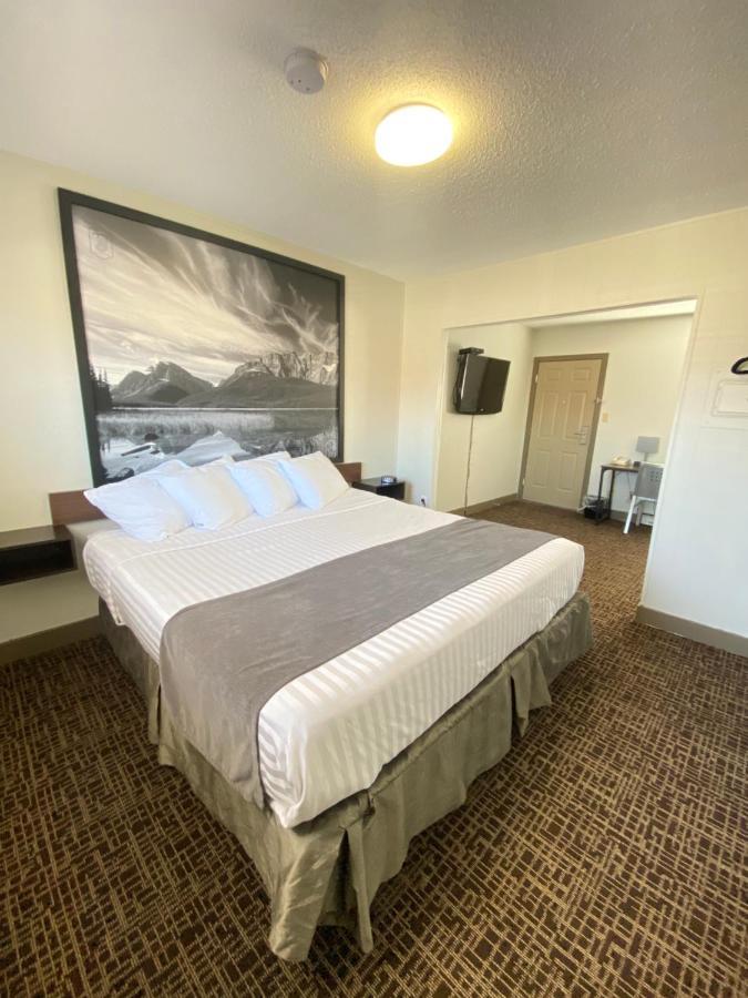 Motel Super 8 By Wyndham Pentiction Zewnętrze zdjęcie
